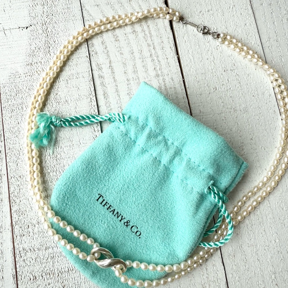 Tiffany & Co. Silver Infinity Cream Pearl Necklace - Picture 5 of 7